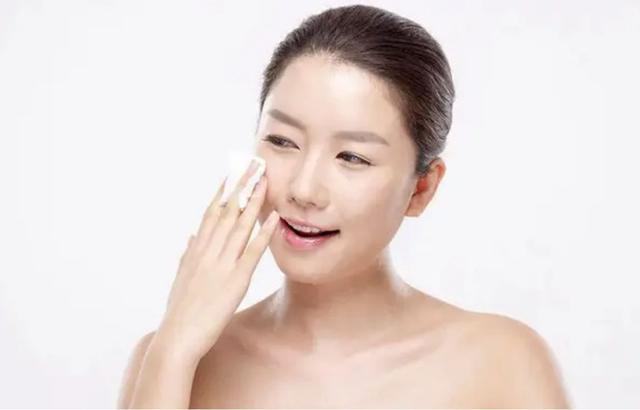 洁面霜怎么使用，如何正确使用洁面膏（清洁霜到底有什么用）