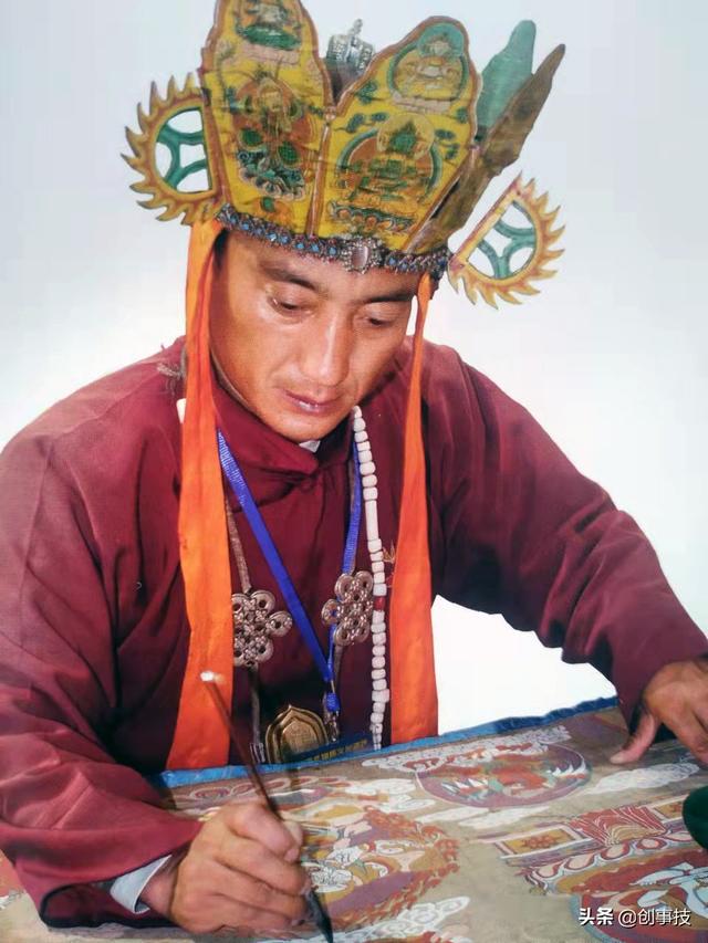 如何画出一张卷轴画，一张卷轴怎么画（纳西族东巴画）