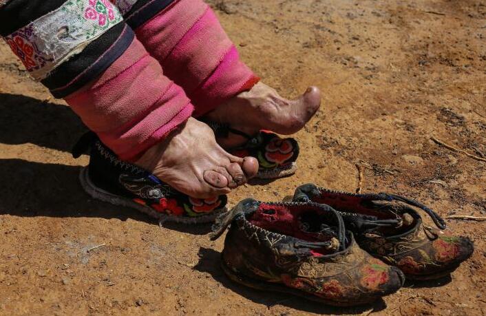 优秀护士个人墙上简介(碧血染就天地红) - 散下步