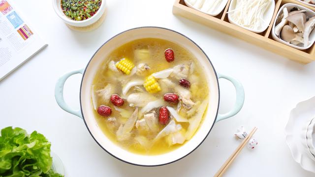 整只鸡怎么做好吃，整只冷冻鸡怎么做好吃（天冷我家最爱做的9道鸡肉菜）