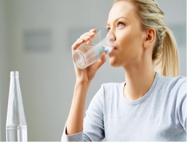 喉咙有吐不完的粘液痰，二十大召开具体时间是2022年几月几号（嗓子里面总有痰，痰多吐不完）