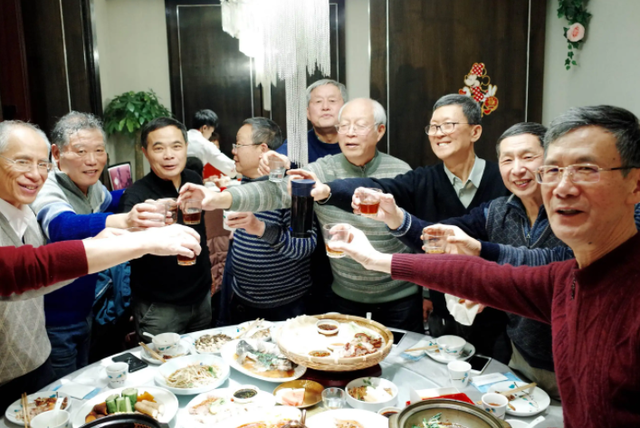 大家觉得过年送礼品送什么合适，过年送礼品送什么实惠（春节回家可备上的5样礼品）