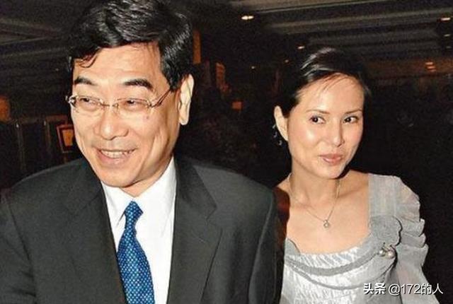 55岁李若彤一生3段爱情，被大20岁男友PUA情感十年，最大遗憾无子