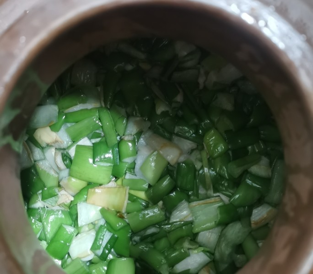 水芋头腌制方法，腌制芋头的方法（一片叶子可以做一盘菜）