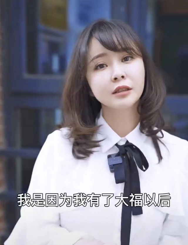 41岁杨若兮退圈后罕发声，模样大变认不出，嫁二婚演员当全职妈妈