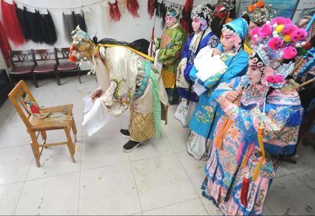 泰国小鬼是什么，古曼童和小鬼的区别是什么（赵本山竟然拜泰国小鬼）