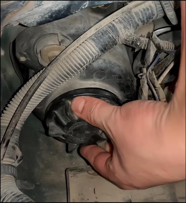 长城金迪尔怎么样，长城炮皮卡报价及图片（11款长城金迪尔升级汽车LED前照灯步骤解析）