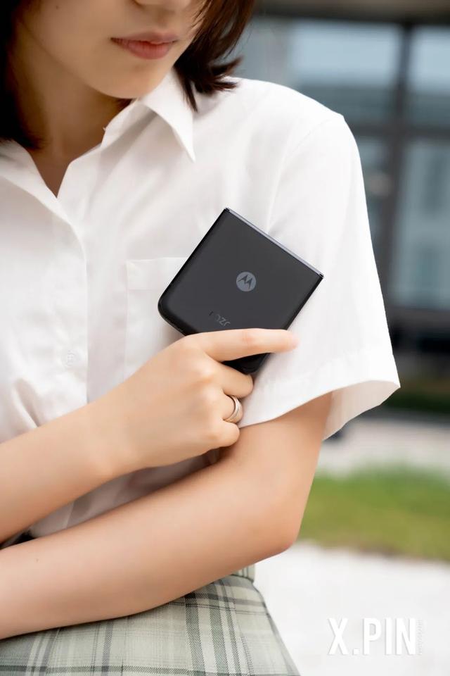 屏幕没坏但屏幕滑不动，vivo手机屏幕没坏但屏幕滑不动（只要5999元的moto刀锋折叠屏）