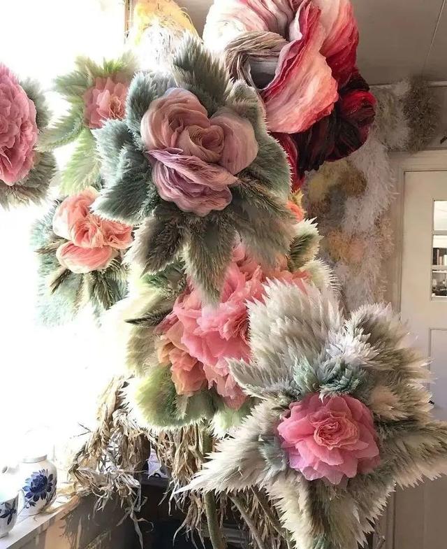 用卫生纸怎么做花，怎样用卫生纸做白花（她用纸种花，美成了童话）