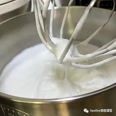 蛋清打发不起来，蛋白打发失败怎么处理（打发蛋白必须要加糖吗）