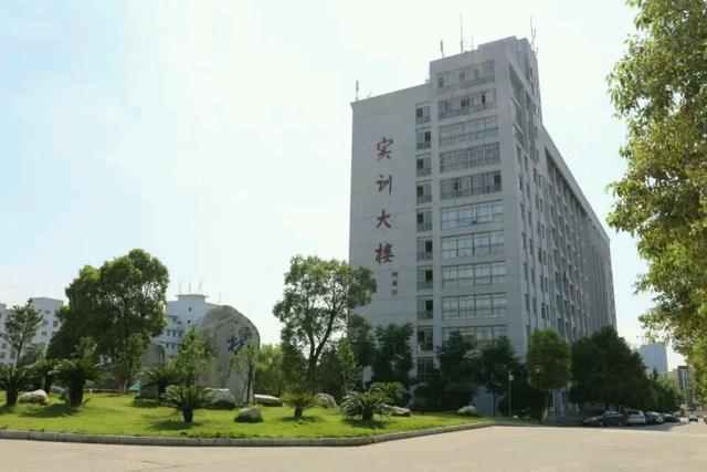 江西宜春职业技术学院，宜春职业技术学院怎么样（江西宜春支持这两所学校“升本”）