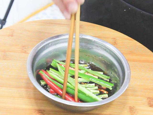 生凉瓜的功效与作用，生凉瓜的功效与作用是什么（夏天多吃“凉瓜”）