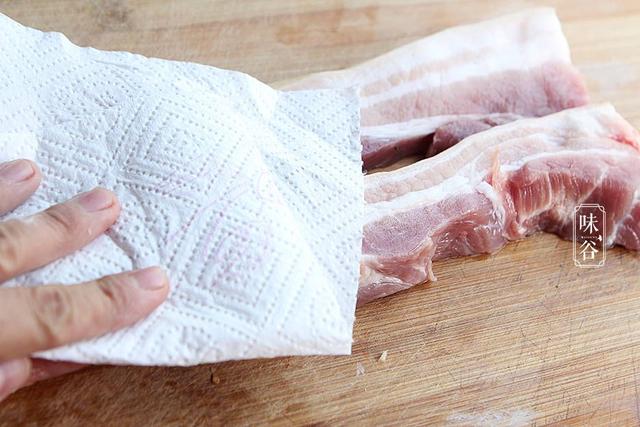 熏肉怎么做，熏肉怎么做不硬又好吃又香（80岁奶奶教我土方法）