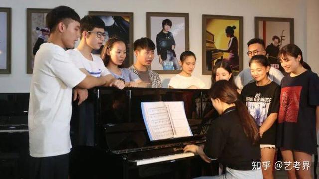 播音主持证怎么考，如何考取播音主持人证书（艺术类各专业考试内容、评分标准详解）