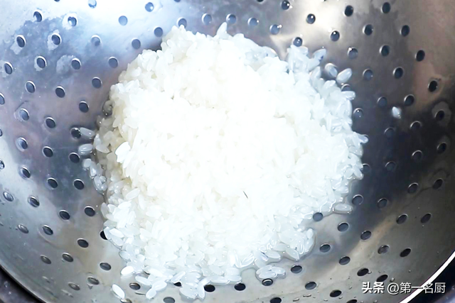 柠檬茶的制作方法，自制柠檬红茶的方法与步骤（教你3款\