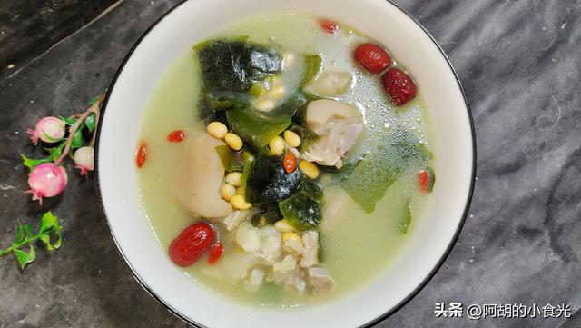 黄豆炖猪脚功效，黄豆猪手汤：一碗好汤