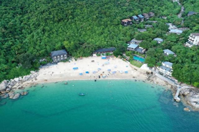 深圳有一处风景优美的滨海胜地，住山海木屋别墅，私享银色沙滩
