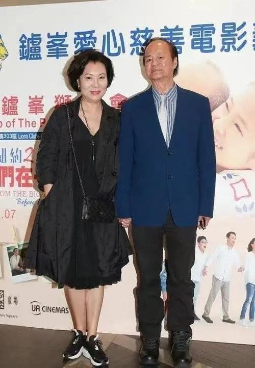  狄龙老婆陶敏明简介，和惠英红同框也不输气质