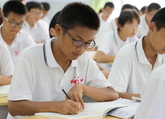 文科好还是理科好，上高中了选文科好还是选理科好（别等毕业之后再懊悔）