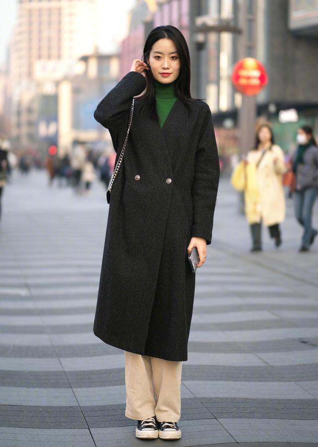 阔腿裤配什么鞋子好看，阔腿裤搭配什么鞋子好看（穿阔腿裤不要搭“高跟鞋”）