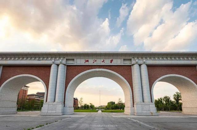 清华大学最新大门，软科中国高校排名前十名大学校门一览