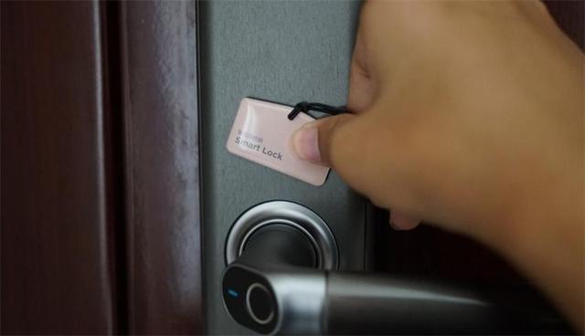 怎么选好的指纹锁，指纹门锁怎么选（指纹锁一定坚持“6不买”）