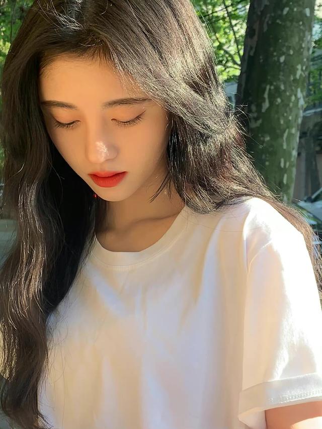 朋友圈发泄情绪的句子，朋友圈发泄情绪的句子说说（20句小众情绪文案）