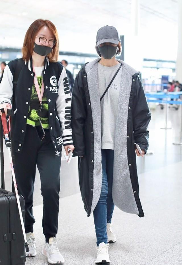 灰色卫衣怎么穿时髦，灰色卫衣穿什么外套（袁泉的穿衣技巧真值得一学）