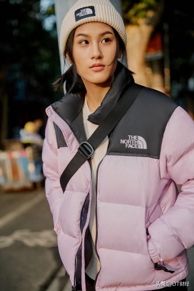 北面是什么品牌，北面是什么档次的牌子（它凭什么成为年轻人的“校服”）