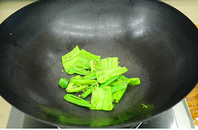 怎样做烧茄子、烧茄子的做法，烧茄子的做法 烧茄子怎么做（茄子的5种素烧做法）