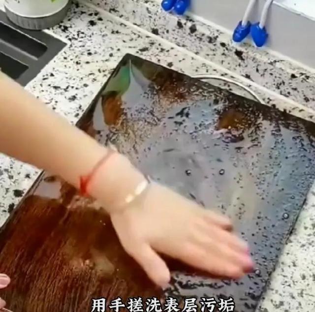 小苏打去霉点最有效的方法，小苏打怎么去霉斑（活了30年才知道的除霉小技巧）