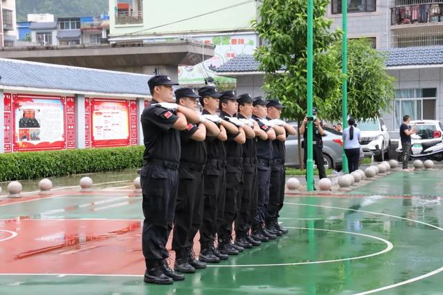 警用对讲机的简介和特点详情介绍，公安警用对讲机品牌（警宝收获特殊节日礼物）