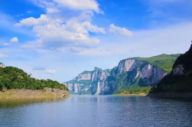 贵州旅游十大景点，贵州旅游十大景点排名千户苗寨（贵州十大冷门景点）