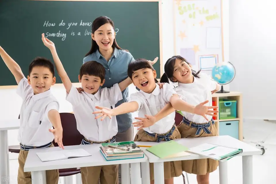 学校每年都重新分班，重新安排老师，是对老师家长有什么顾虑吗？