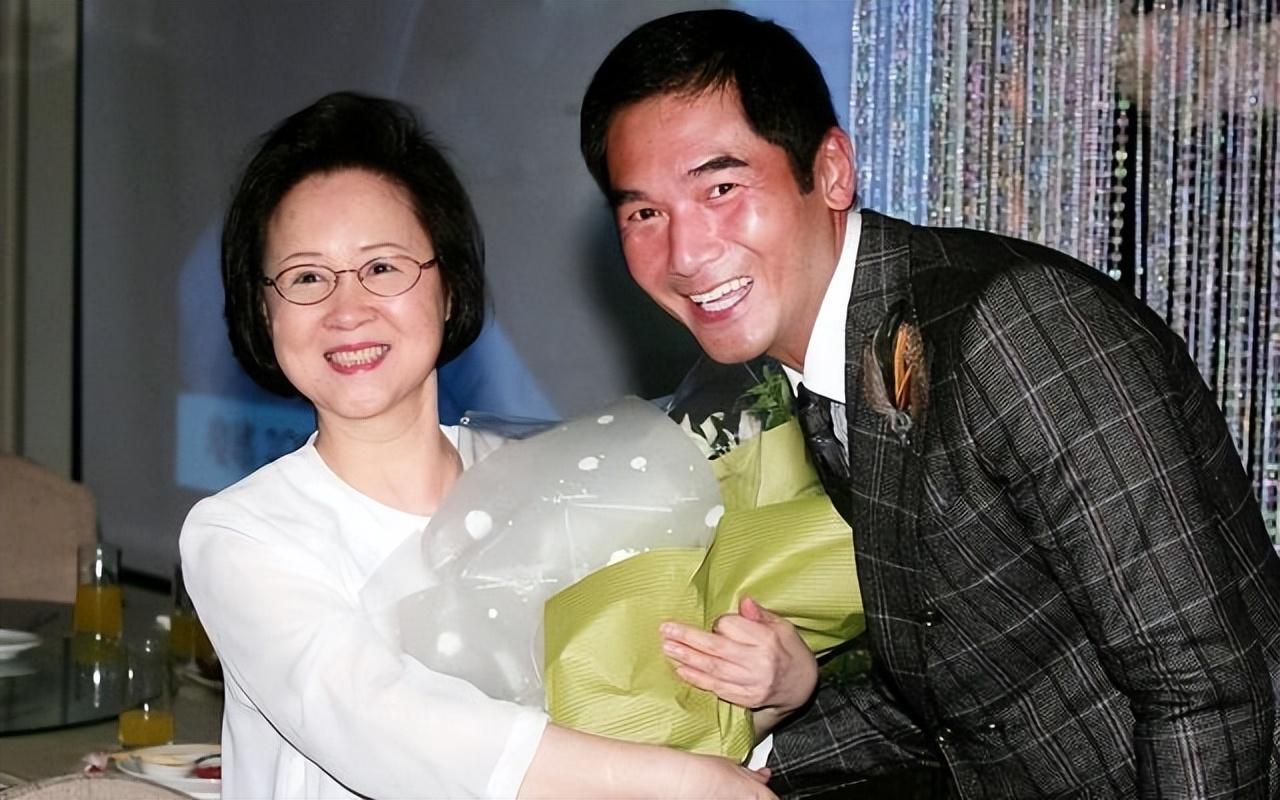 1959年,21岁的琼瑶嫁给庆筠,搬进了装修简陋的出租屋.