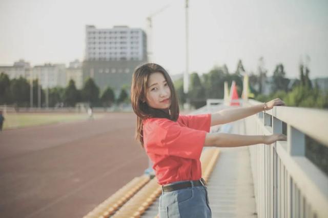 中秋节祝福的诗句，中秋的祝福诗句（送给所有女人最美的祝福）