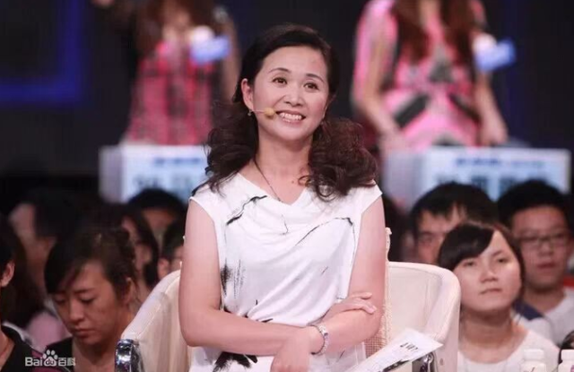 倒追老公恩爱30年，黄菡年轻时（倒追老公恩爱30年无绯闻）