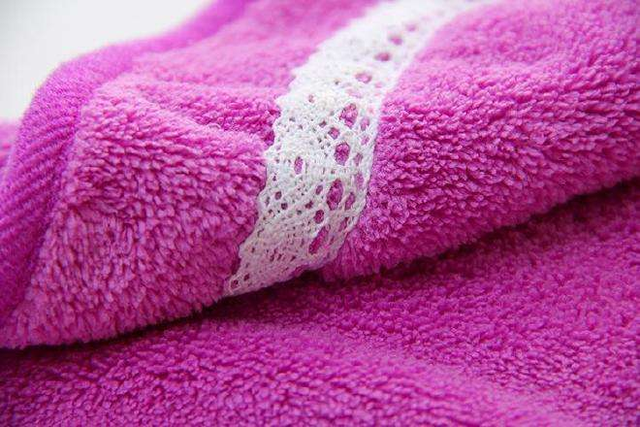 法兰绒和珊瑚绒的区别，法兰绒是什么（羊羔绒、摇粒绒、法兰绒、珊瑚绒都是什么）