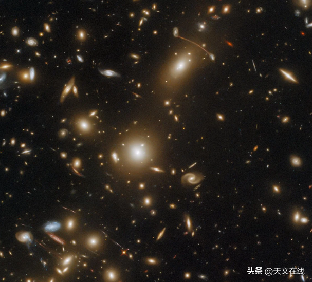 哈勃空间望远镜，哈勃望远镜探秘宇宙（哈勃空间望远镜的历史）