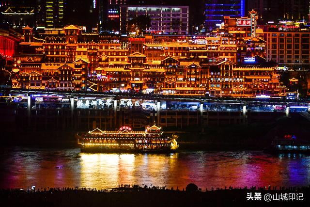 千厮门嘉陵江大桥，为什么叫千厮门大桥（重庆有个“世界最大的人行天桥”）
