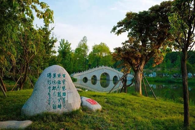 浣花溪公园，浣花溪公园简介（成都有一个世界上最大的诗歌主题文化公园）