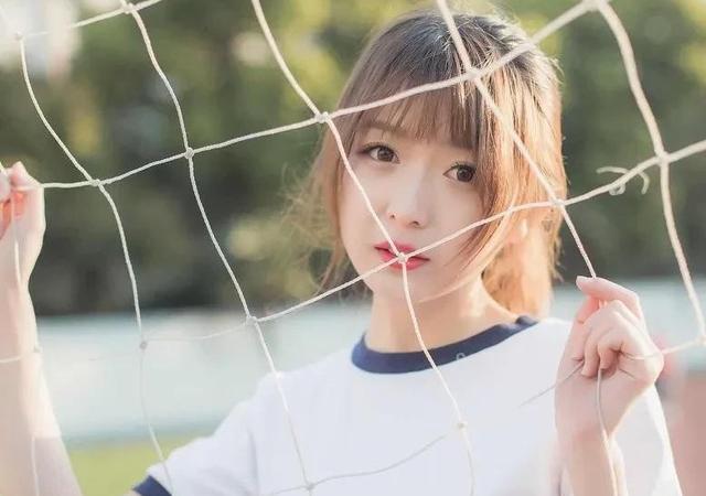 教你30个逗女生开心的套路，怎么逗女孩开心套路（逗女生开心的幽默套路）