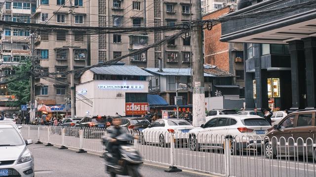贵阳小吃街哪里最出名，贵阳这5个必去的网红街区