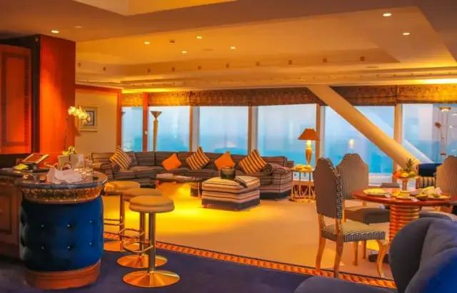 迪拜帆船酒店简介，迪拜帆船酒店介绍（80张高清图带你走进迪拜七星级帆船酒店）