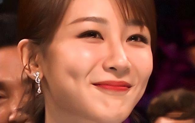 宋茜到底有没有对赵丽颖撇嘴，杨紫含泪、宋茜撇嘴、王一博领奖“六缺五”