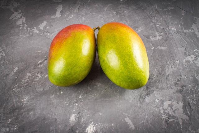 青芒果硬的能直接吃吗，青芒果怎么催熟（青芒果硬硬的要多久才能吃）