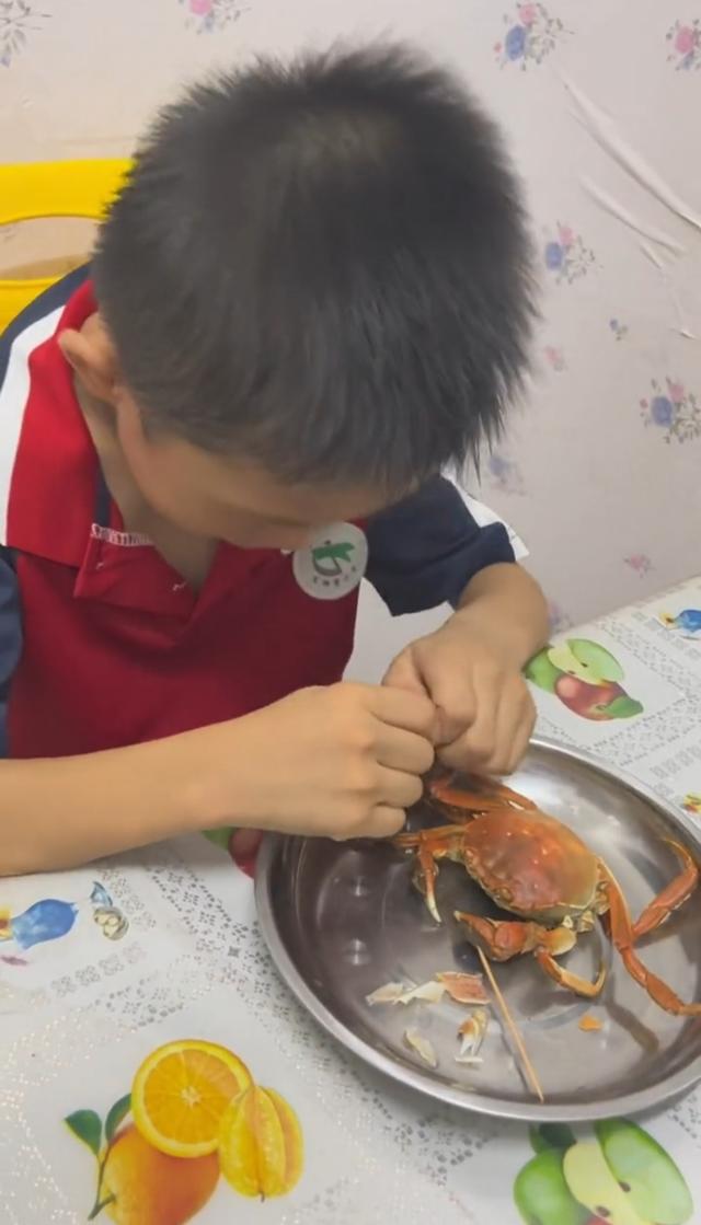 螃蟹怎么煮给小孩吃，螃蟹怎么煮给宝宝吃（或成孩子难治愈的童年阴影）