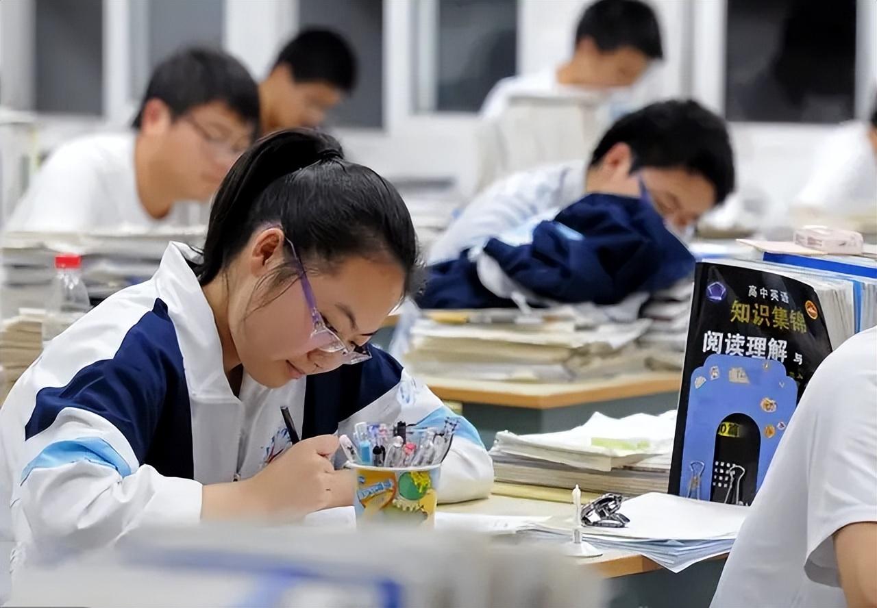 重庆外国语学校（重庆16人被清北提前录取）