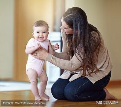 正常婴儿大便奶瓣图片，新生儿大便里有奶瓣怎么回事（宝宝便便里总是有白色的奶瓣）