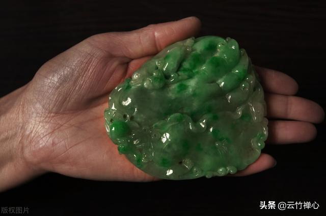 翡翠原石作假，那些“造假”很逼真的翡翠原石